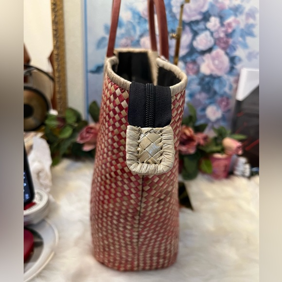 Handmade Native Rattan Zippered Tote - Picture 8 of 8